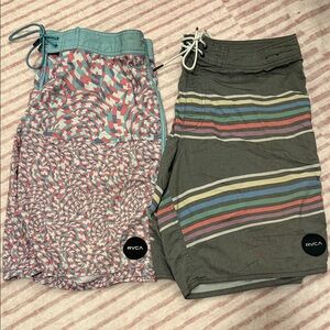 RVCA SZ 34 Swirl and Stripe Board Shorts Set.